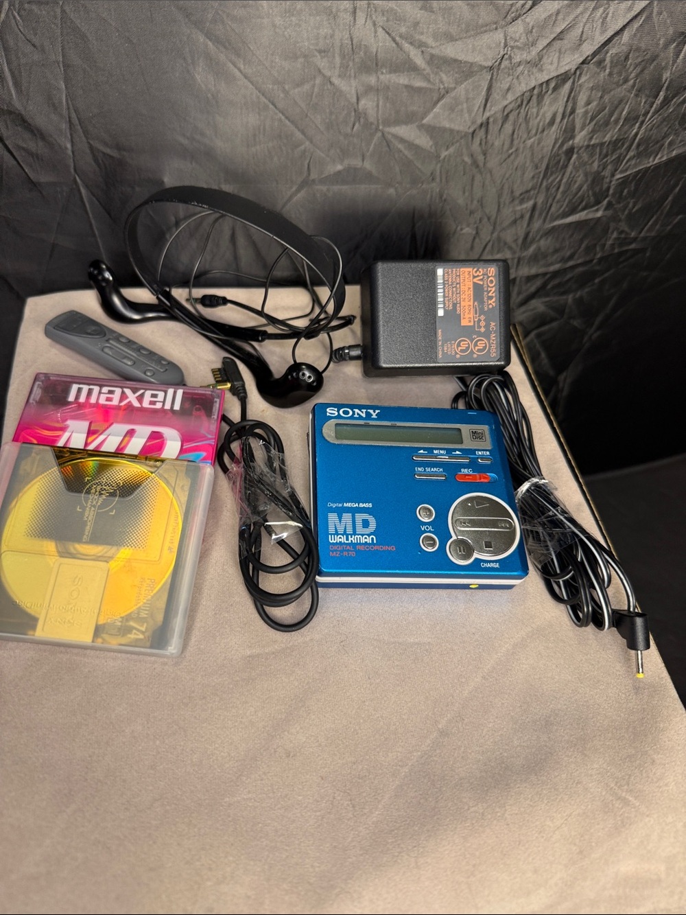 Sony Blue Portable MiniDisc Walkman with all original Accessories Y2K
